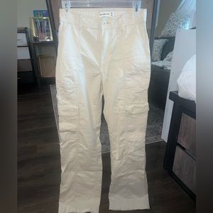 Abercrombie & Fitch Cream Cargo Pants (Size 27/4)